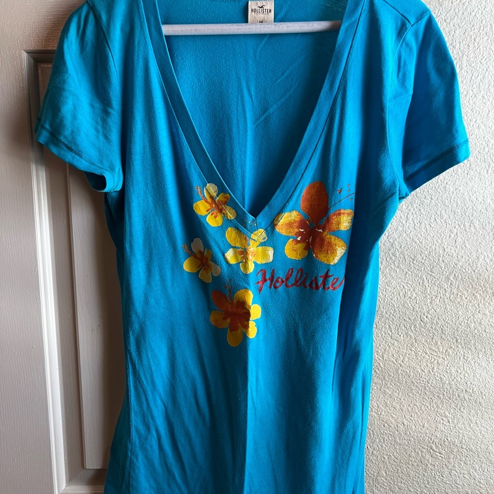 Hollister Bright Turquoise V-Neck Tee with Yellow & Orange Floral Print
